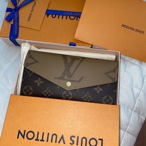 AUTHENTIC LV WALLET (Sara wallet )